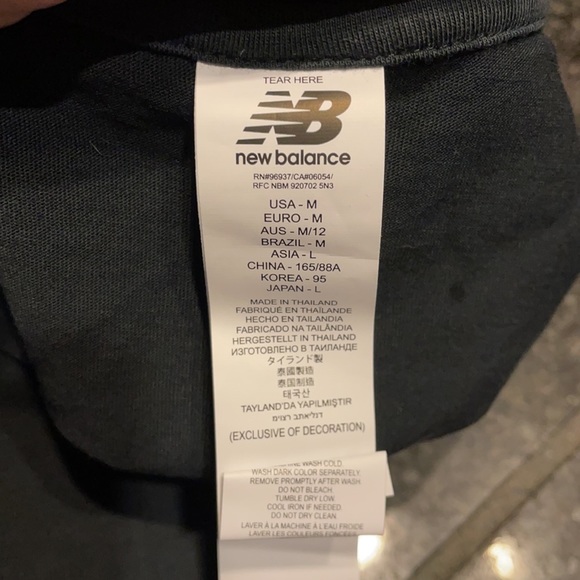 New balance top - Picture 3 of 3